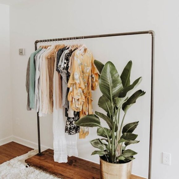 Meet your Posher, Jennifer - Picture 3 of 3